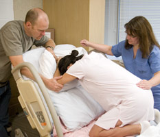 pregnant woman kneeling during labor
